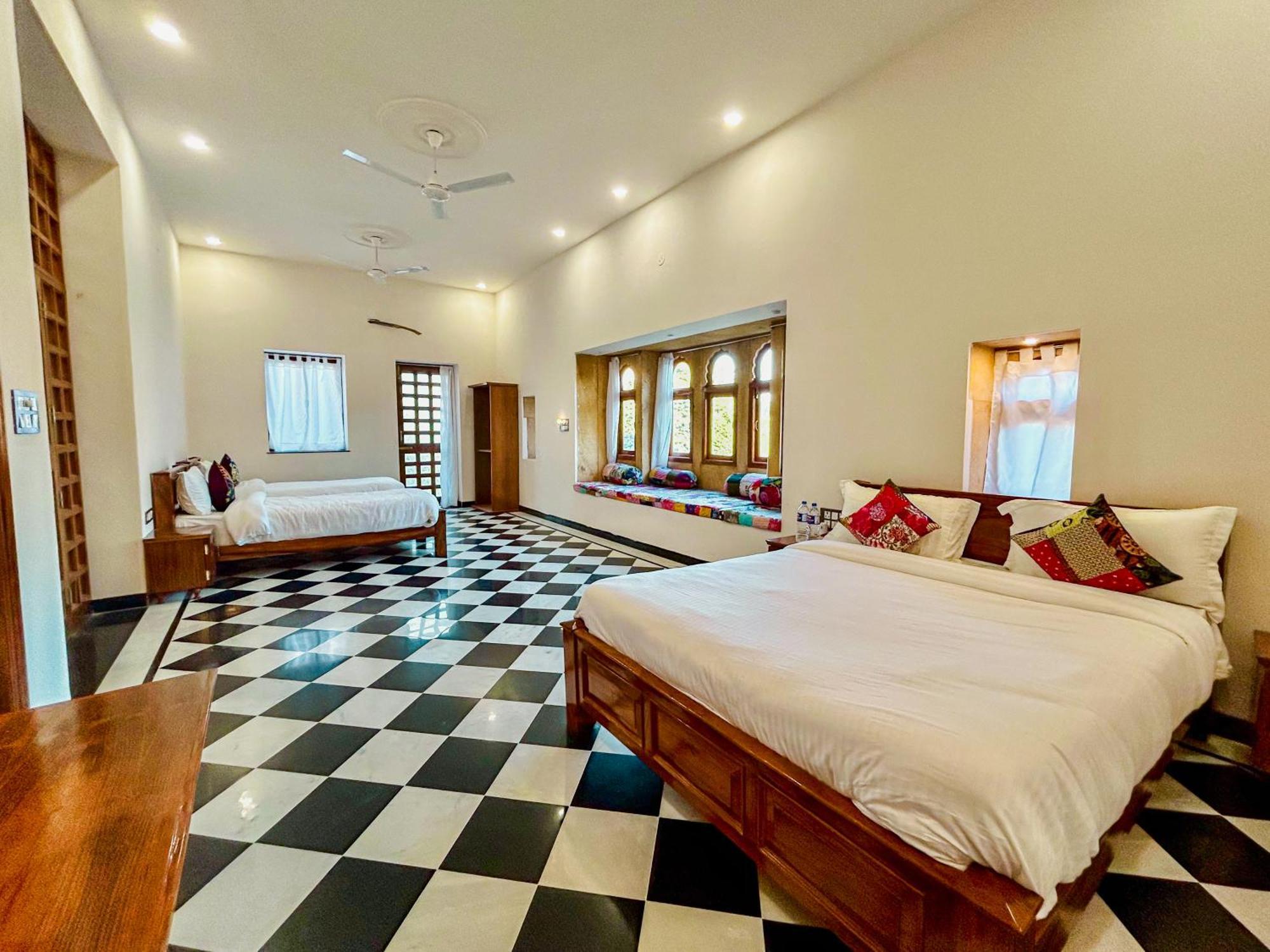 Hotel Vasudev Niwas Jaisalmer Extérieur photo